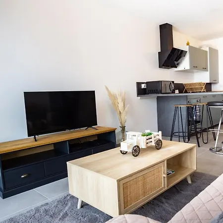Charmante Résidence Avec Parking Privé Sur Place *